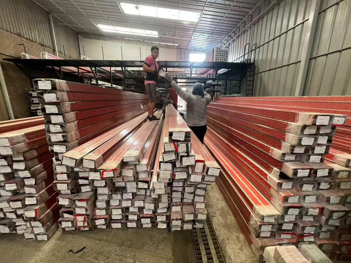 Stock de perfiles de aluminio en Callao
